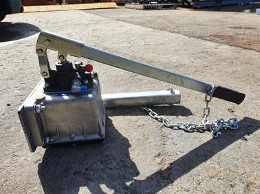 Double Acting Hydraulic Hand Pump image 1